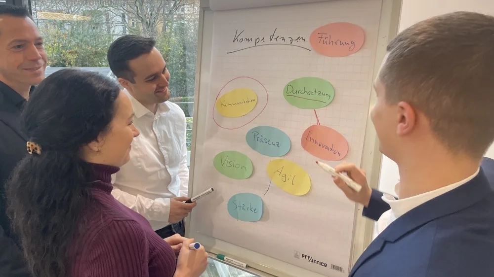 MBA General Management Studierende beim berufsbegleitenden Studium an der GoVersity